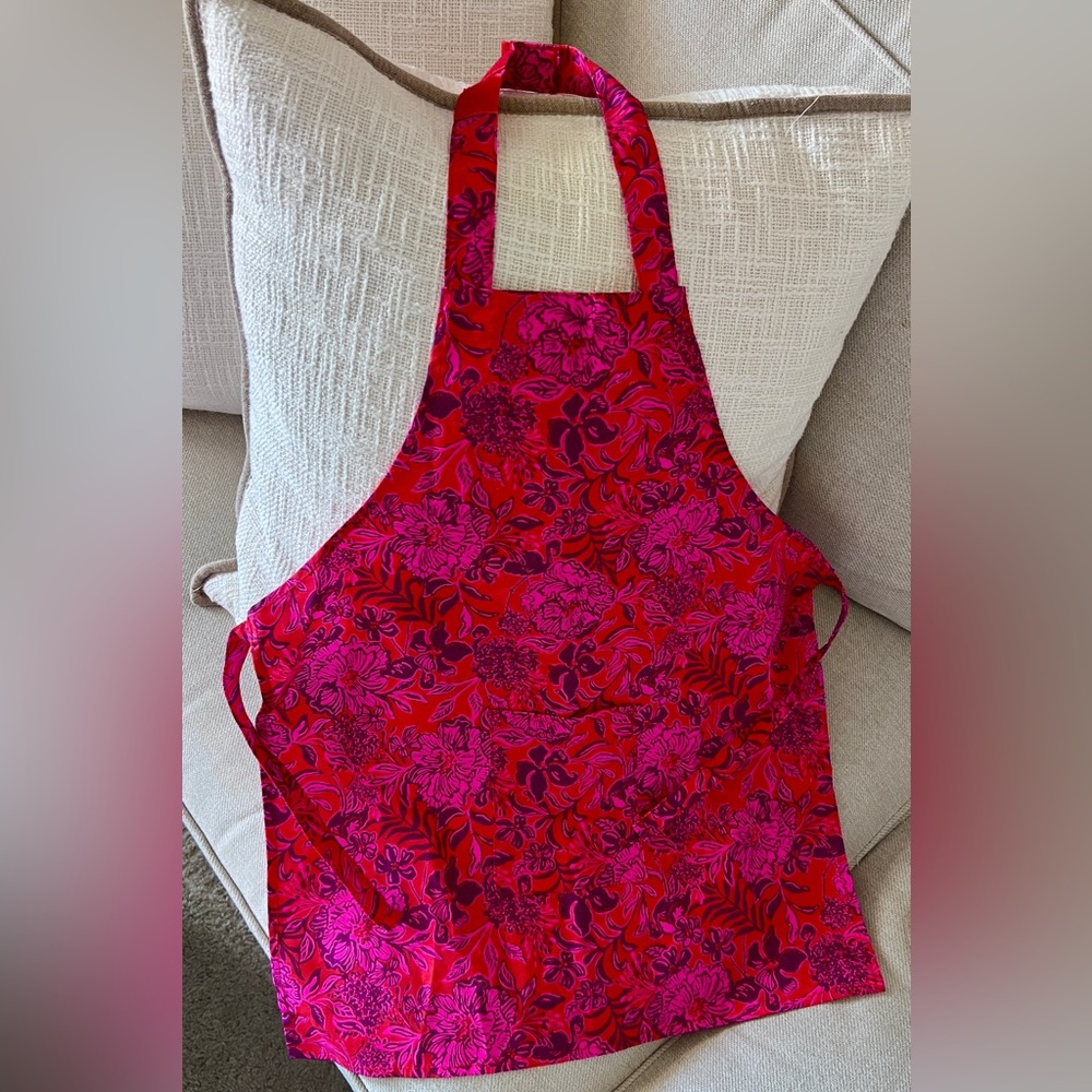 Lilly Pulitzer Child’s Apron—NWOT—Secret Hideaway—GWP—Amaryllis Red 🌹🎄
